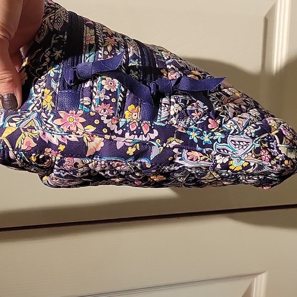 Vera Bradley Crossbody Purse,Colorful w/adjustable strap. 5 zippers/compartments - Picture 7 of 9